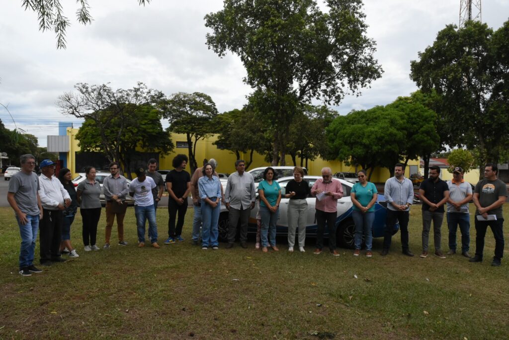 Prefeito Lídio Ledesma participa da entrega de um veículo 0 km da marca Ônix para a APAE de Iguatemi Prefeito Lídio Ledesma participa da entrega de um veículo 0 km da marca Ônix para a APAE de Iguatemi