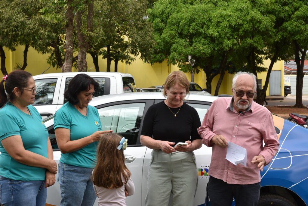 Prefeito Lídio Ledesma participa da entrega de um veículo 0 km da marca Ônix para a APAE de Iguatemi Prefeito Lídio Ledesma participa da entrega de um veículo 0 km da marca Ônix para a APAE de Iguatemi