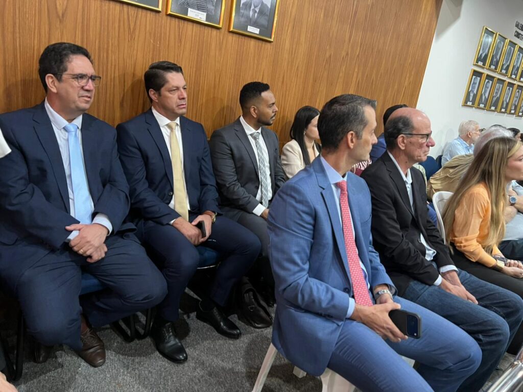 OAB/MS homenageia prefeito Sérgio Barbosa por apoio ao Congresso Autismo sem Fronteira em sessão do Conselho Seccional