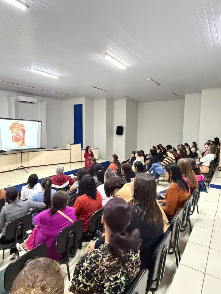 Iguatemi: Formação continuada com profissionais da rede municipal de ensino teve palestra com fonoaudióloga