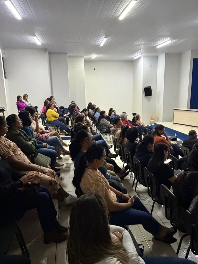 Iguatemi: Formação continuada com profissionais da rede municipal de ensino teve palestra com fonoaudióloga