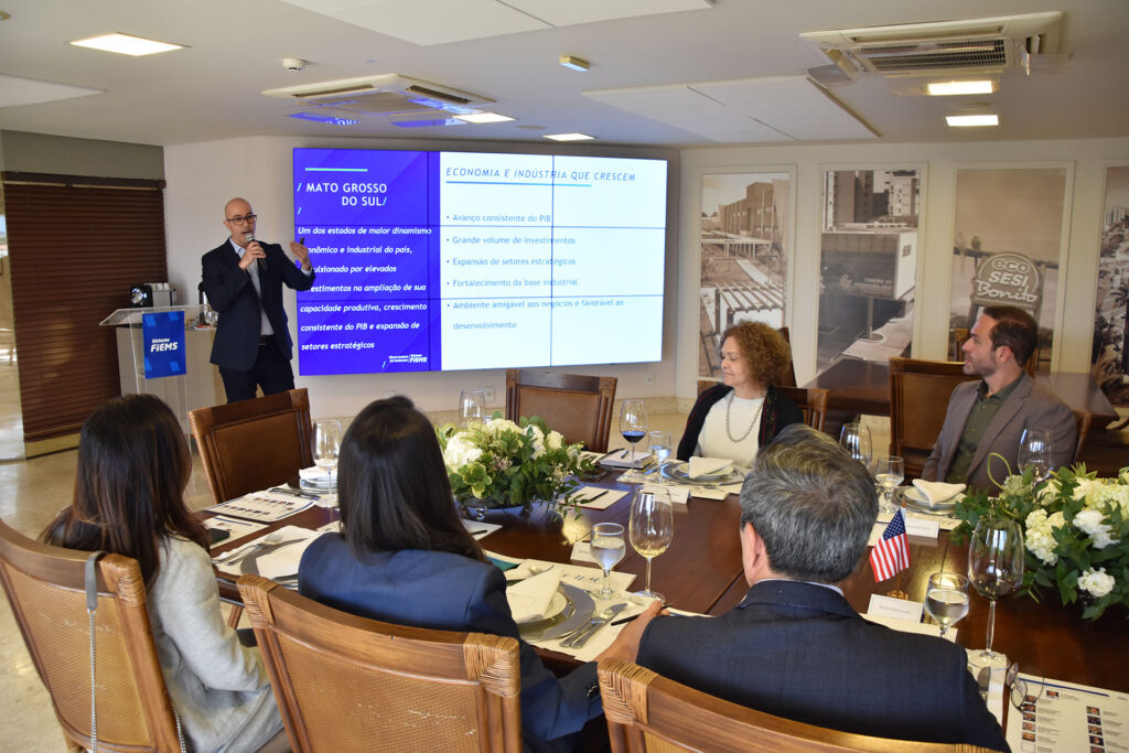 Fiems reúne empresários em encontro com cônsul-geral dos Estados Unidos