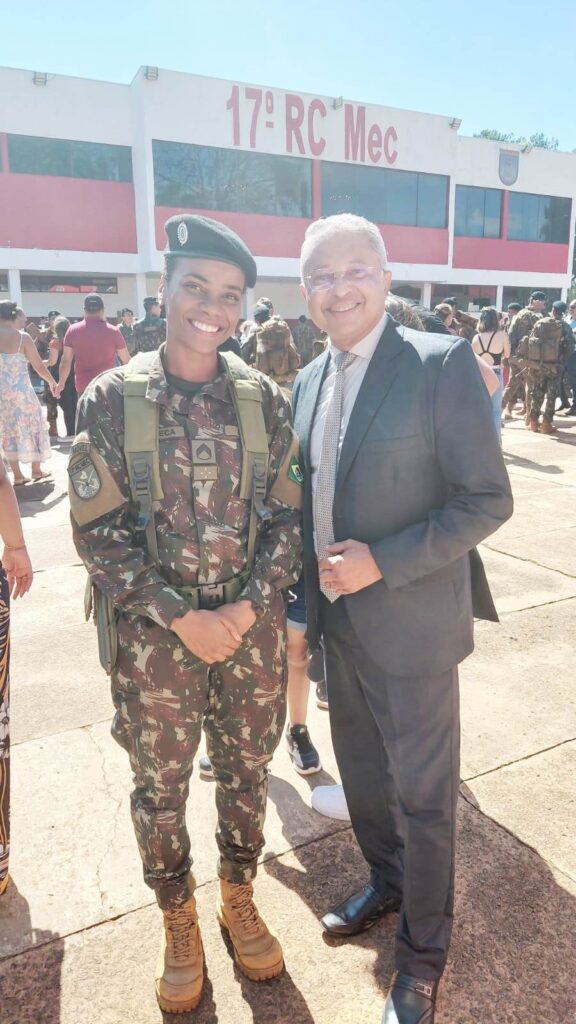 Ao participar da Formatura da Boina no 17º RC Mec, Darci destaca ingresso de mulheres no Exército Brasileiro