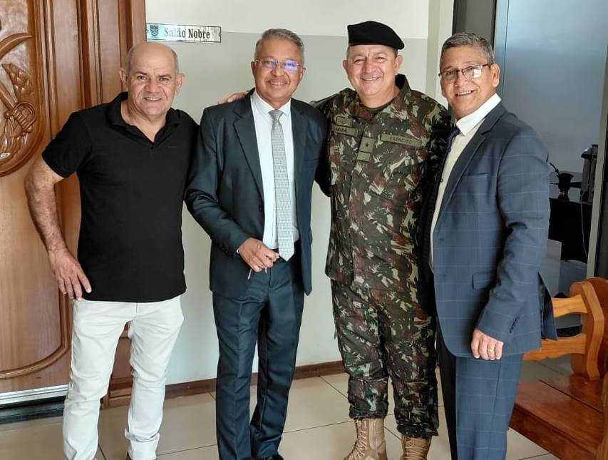 Ao participar da Formatura da Boina no 17º RC Mec, Darci destaca ingresso de mulheres no Exército Brasileiro