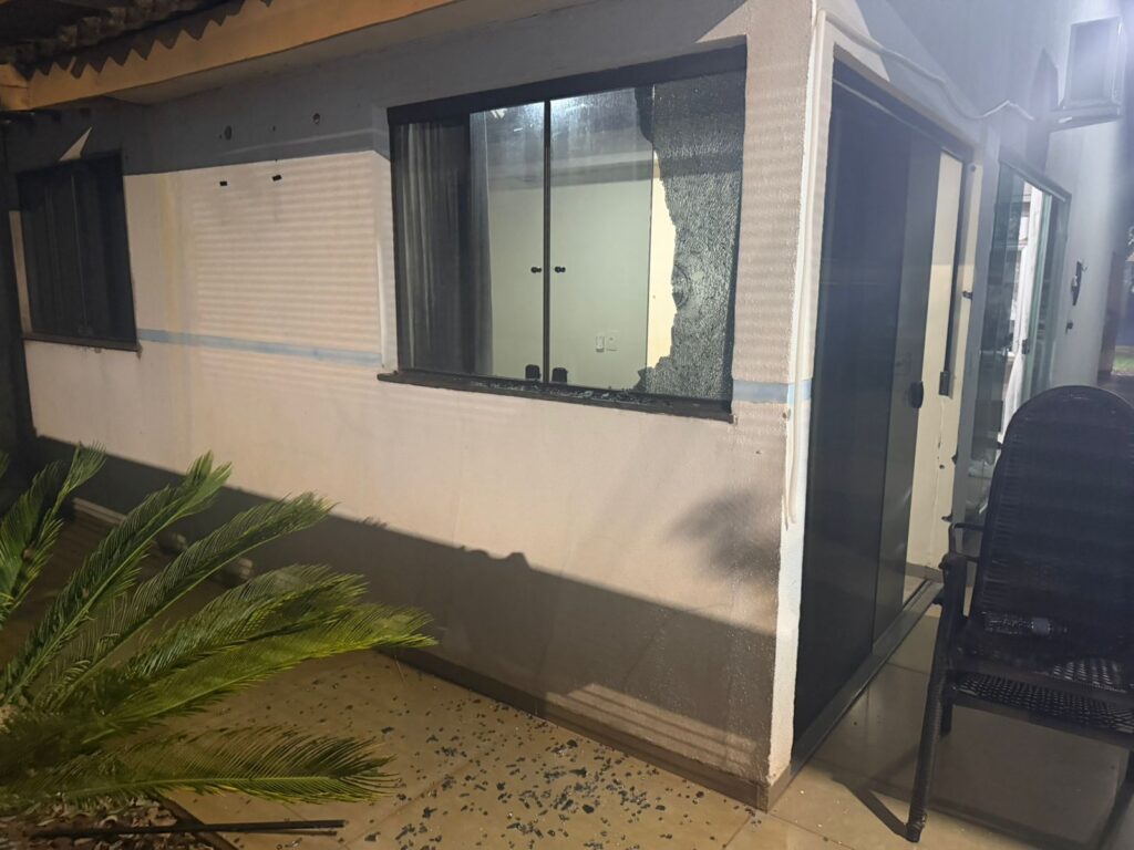 Servidores da Câmara Municipal tem residências alvejadas por disparos em Aral Moreira