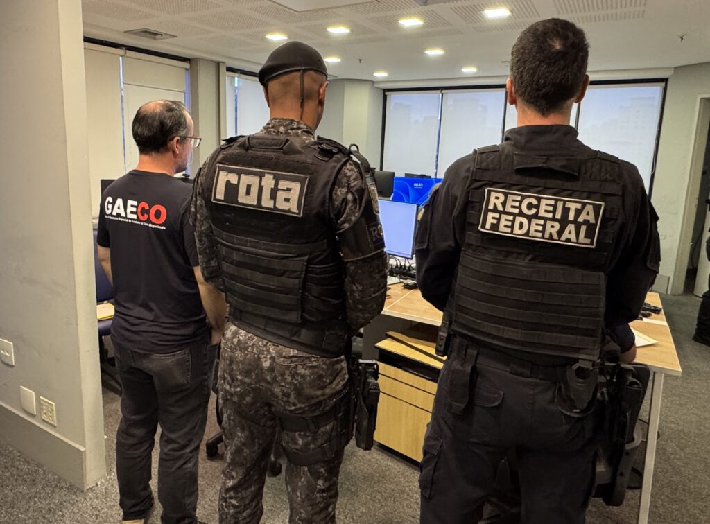 Operação Fluxo Oculto mira esquema no setor de combustíveis com movimentação de R$ 26 bilhões em fintechs Operação Fluxo Oculto mira esquema no setor de combustíveis com movimentação de R$ 26 bilhões em fintechs