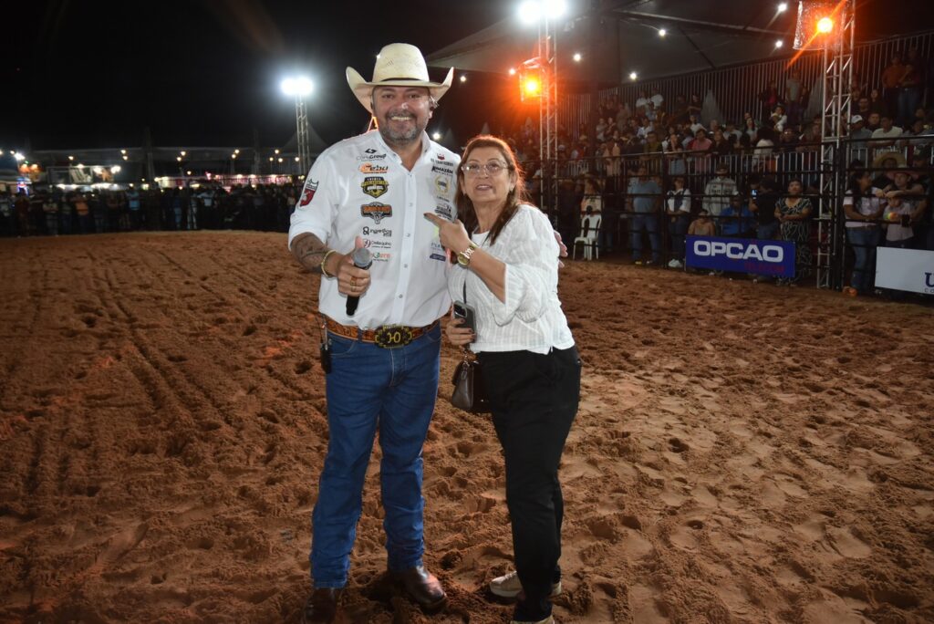 Final do rodeio e show com o cantor Eduardo Costa encerraram as atividades do aniversário de Iguatemi com recorde de público