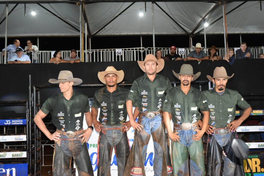 Final do rodeio e show com o cantor Eduardo Costa encerraram as atividades do aniversário de Iguatemi com recorde de público
