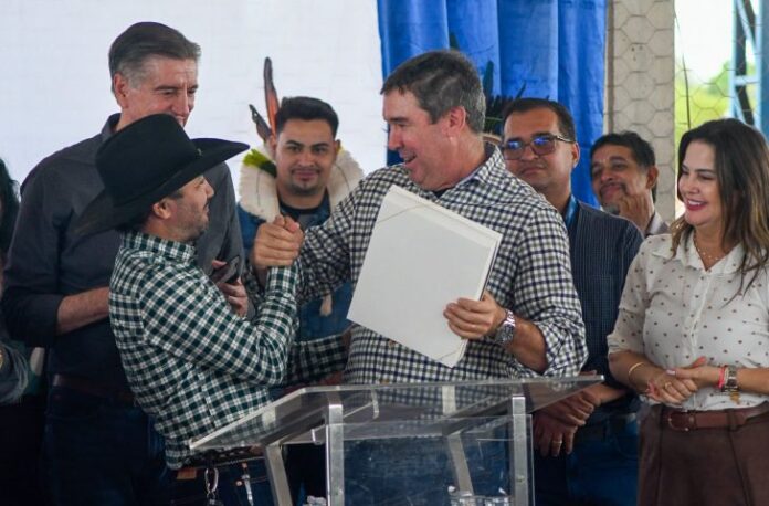 Governador-Eduardo-Riedel-cumpre-agenda-em-Tacuru-Foto-Bruno-Rezende13-730x480