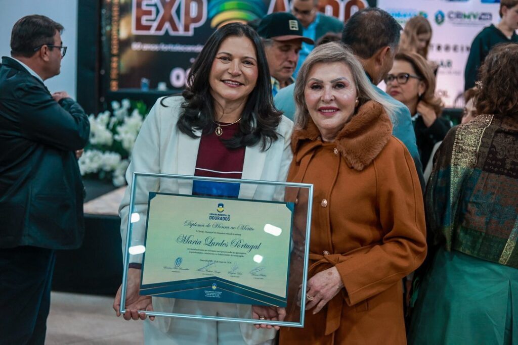 Prefeita de Caarapó recebe homenagem durante sessão solene na 60ª Expoagro, em Dourados