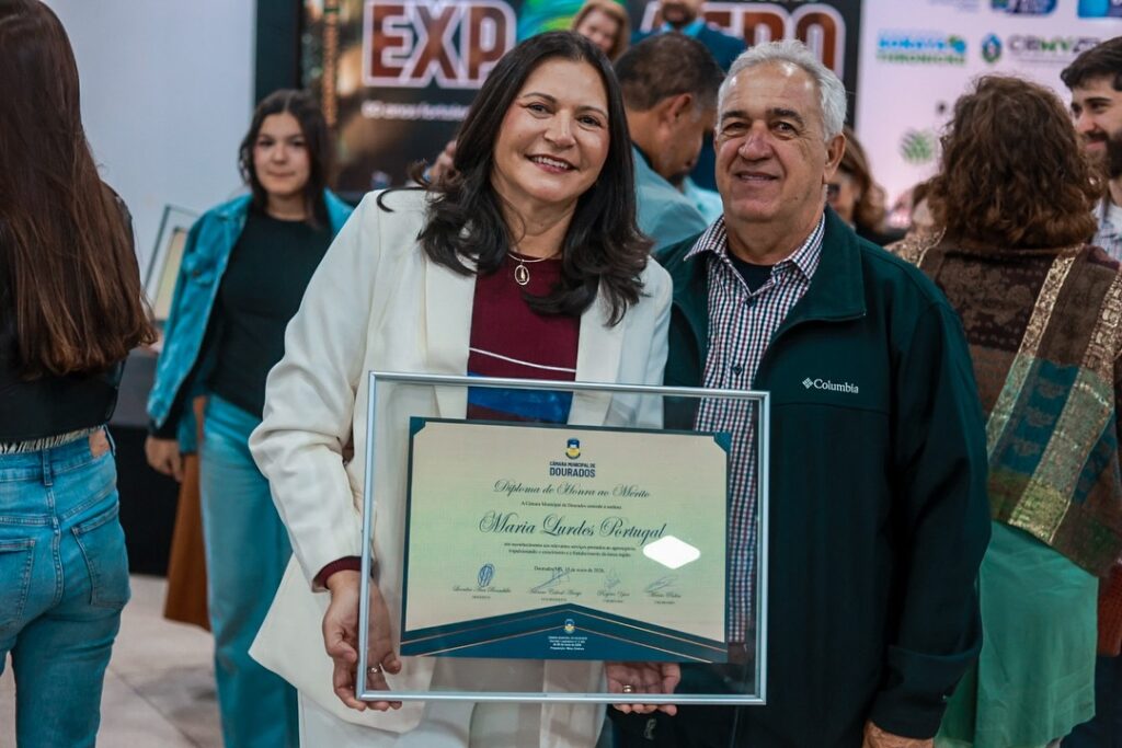 Prefeita de Caarapó recebe homenagem durante sessão solene na 60ª Expoagro, em Dourados