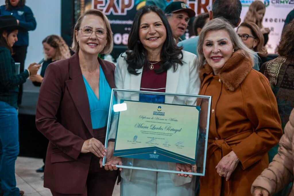 Prefeita de Caarapó recebe homenagem durante sessão solene na 60ª Expoagro, em Dourados