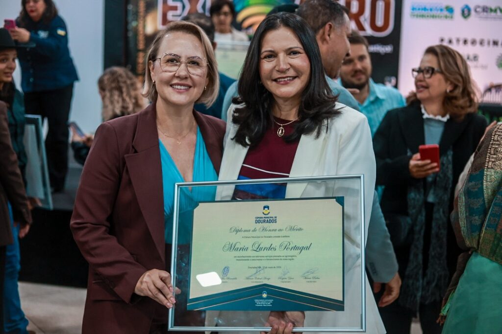 Prefeita de Caarapó recebe homenagem durante sessão solene na 60ª Expoagro, em Dourados