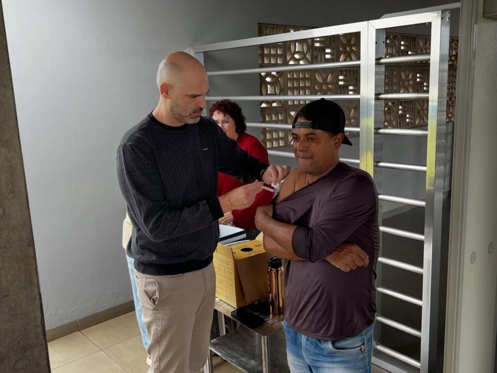 Iguatemi: Secretaria de Saúde realiza vacinação em colaboradores de frigorífico