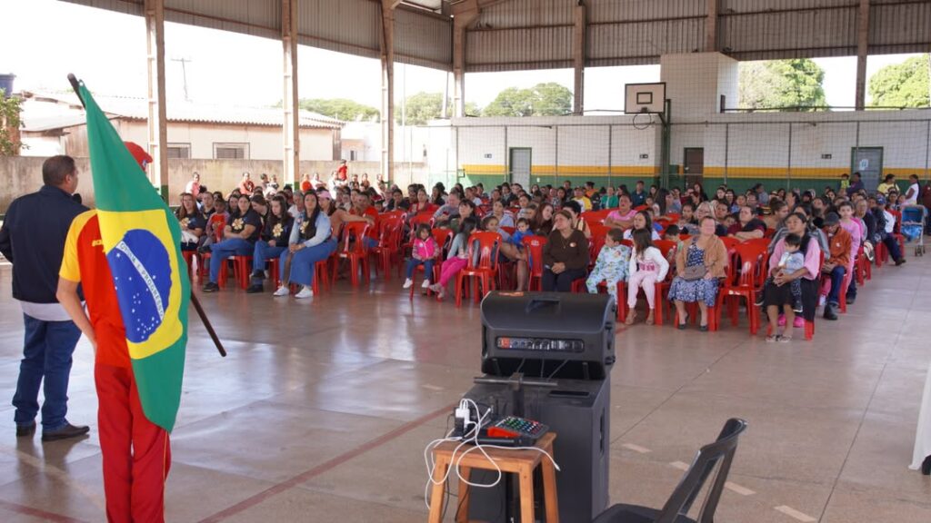 Prefeitura de Juti realiza encontro sobre o Maio Laranja, com beneficiários dos programas sociais