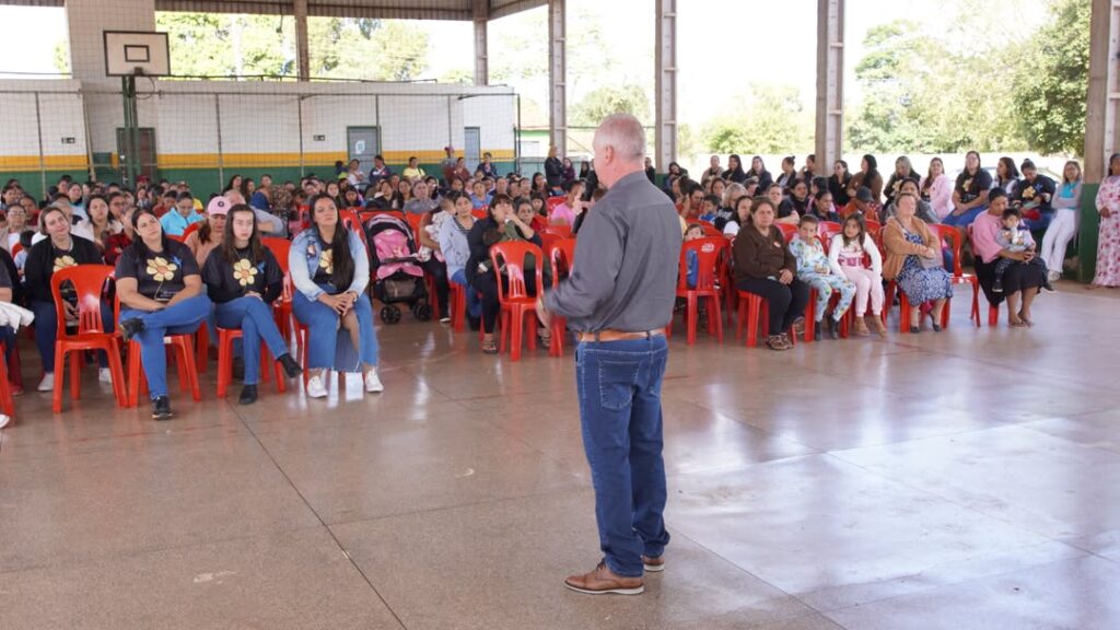 Prefeitura de Juti realiza encontro sobre o Maio Laranja, com beneficiários dos programas sociais