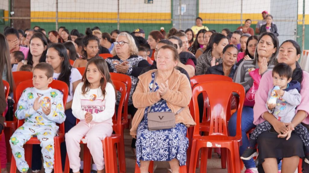 Prefeitura de Juti realiza encontro sobre o Maio Laranja, com beneficiários dos programas sociais