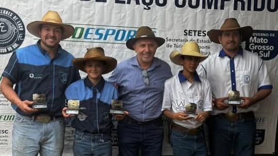 Atletas do laço comprido iguatemiense fazem bonito na festa do laço em Japorã Atletas do laço comprido iguatemiense fazem bonito na festa do laço em Japorã