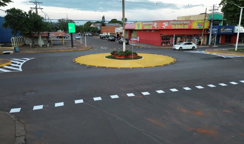 Antiga ilha de trânsito da Avenida Presidente Vargas é transformada em rotatória em Iguatemi