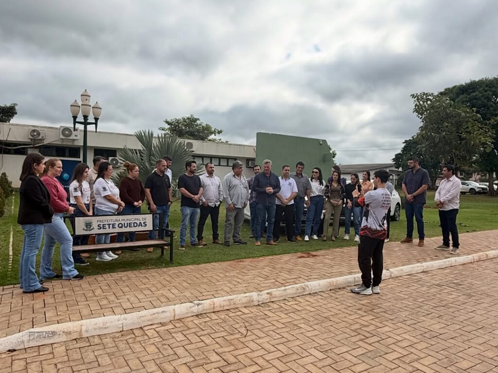 Presidente da Câmara de Sete Quedas parabeniza prefeito pela aquisição de dois novos veículos para a Prefeitura Presidente da Câmara de Sete Quedas parabeniza prefeito pela aquisição de dois novos veículos para a Prefeitura