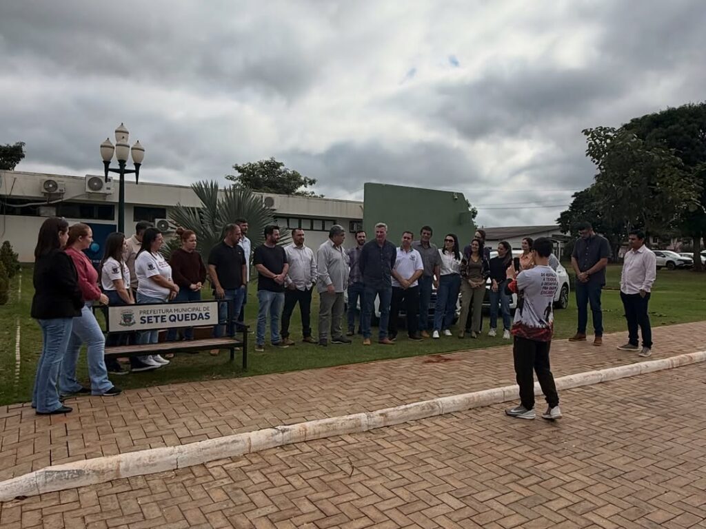 Presidente da Câmara de Sete Quedas parabeniza prefeito pela aquisição de dois novos veículos para a Prefeitura Presidente da Câmara de Sete Quedas parabeniza prefeito pela aquisição de dois novos veículos para a Prefeitura