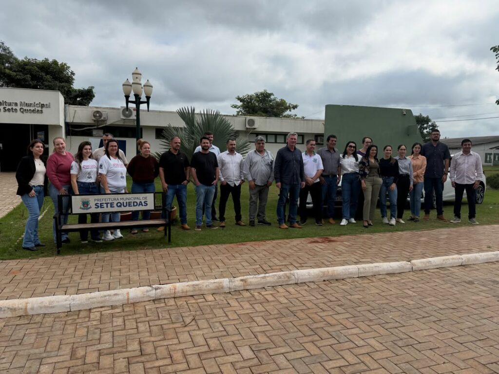 Presidente da Câmara de Sete Quedas parabeniza prefeito pela aquisição de dois novos veículos para a Prefeitura Presidente da Câmara de Sete Quedas parabeniza prefeito pela aquisição de dois novos veículos para a Prefeitura