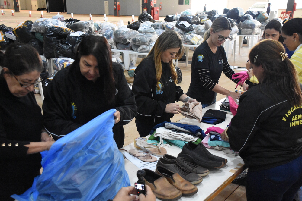 Colaboradores da Fiems doam quase mil peças à Campanha Seu Abraço Aquece Colaboradores da Fiems doam quase mil peças à Campanha Seu Abraço Aquece