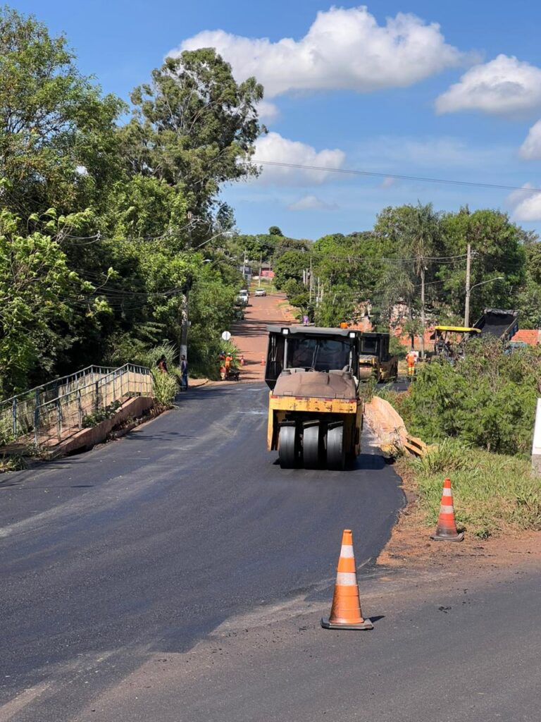 Recapeamento da MS-156 avança e reforça parceria entre Prefeitura de Amambai e Governo do Estado Recapeamento da MS-156 avança e reforça parceria entre Prefeitura de Amambai e Governo do Estado