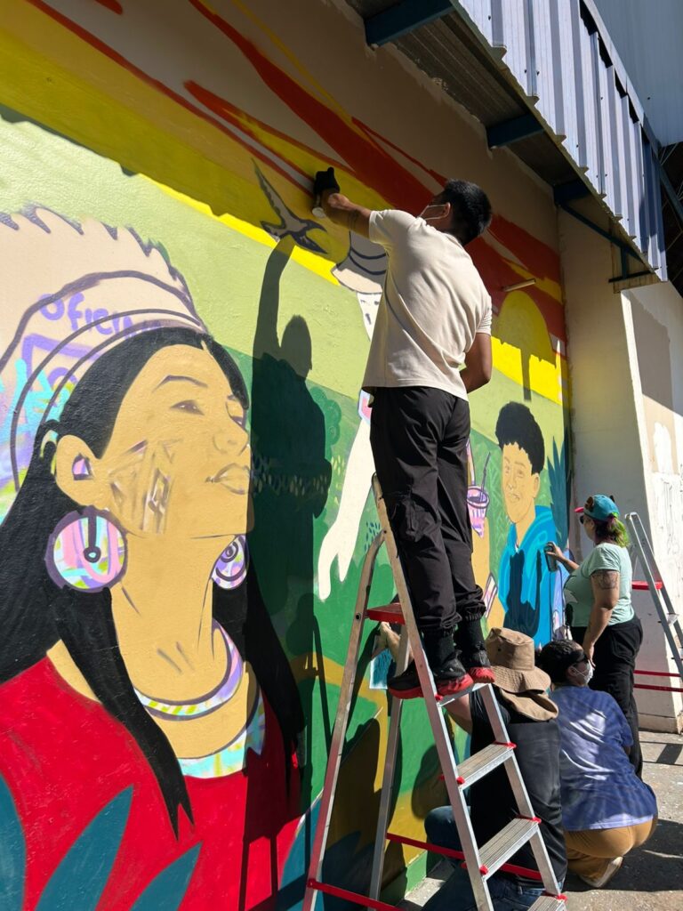 Entre arte, cor e ideias, parede ganha vida no Ginásio Flávio Derzi, em Amambai