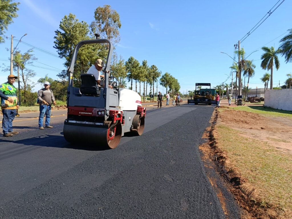 Recapeamento com recursos próprios transforma avenida e garante mais qualidade de vida em Coronel Sapucaia
