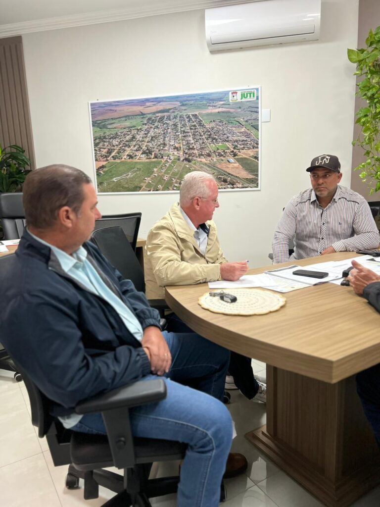 Prefeito Sérgio Barbosa participa de reunião em Juti para discutir melhorias regionais e infraestrutura rural Prefeito Sérgio Barbosa participa de reunião em Juti para discutir melhorias regionais e infraestrutura rural