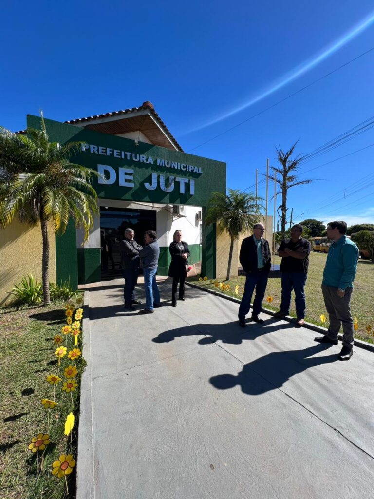 Prefeito Sérgio Barbosa participa de reunião em Juti para discutir melhorias regionais e infraestrutura rural Prefeito Sérgio Barbosa participa de reunião em Juti para discutir melhorias regionais e infraestrutura rural