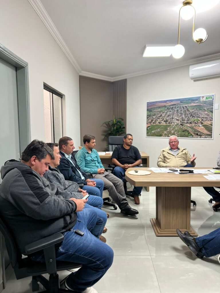 Prefeito Sérgio Barbosa participa de reunião em Juti para discutir melhorias regionais e infraestrutura rural Prefeito Sérgio Barbosa participa de reunião em Juti para discutir melhorias regionais e infraestrutura rural