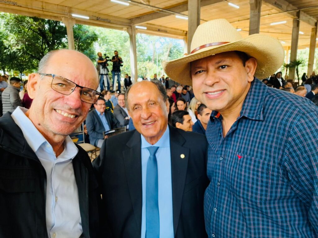 Prefeito de Amambai participa da inauguração do estacionamento vertical da ALEMS e lançamento de livro histórico dos 45 anos da Assembleia