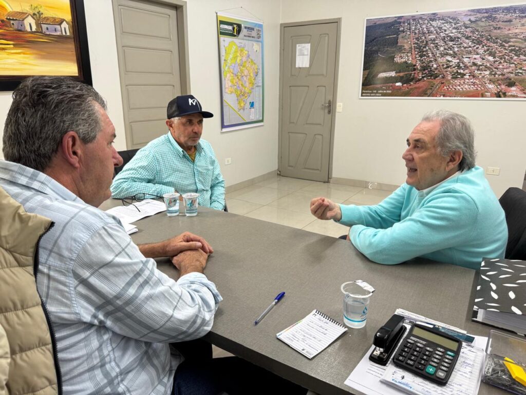 Executivo Municipal de Paranhos recebe ex-senador Moka Executivo Municipal de Paranhos recebe ex-senador Moka