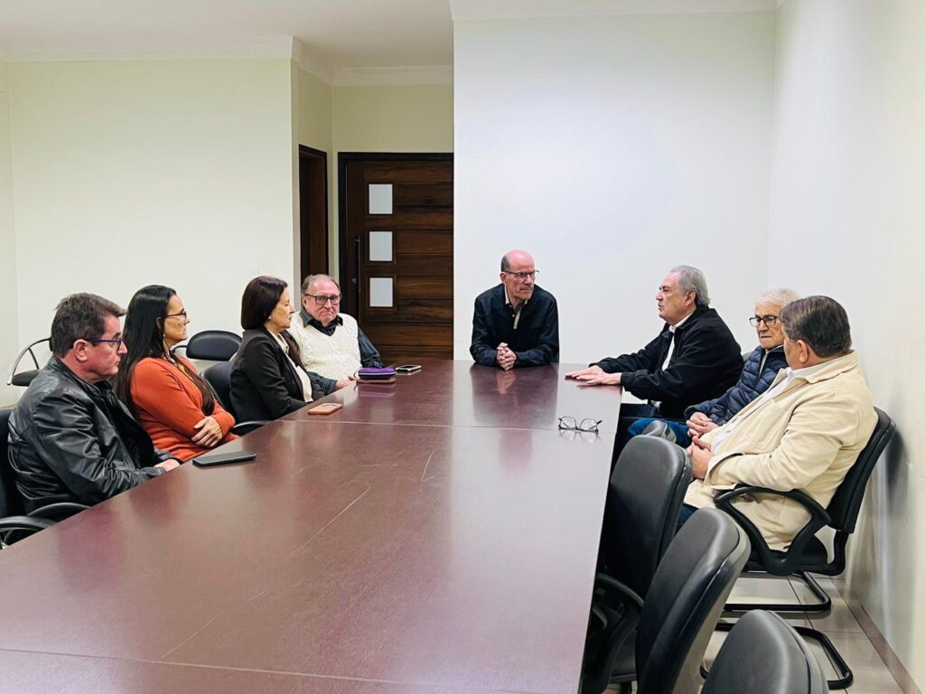 Prefeito Sérgio Barbosa recebe visita institucional do ex-senador Waldemir Moka em Amambai Prefeito Sérgio Barbosa recebe visita institucional do ex-senador Waldemir Moka em Amambai