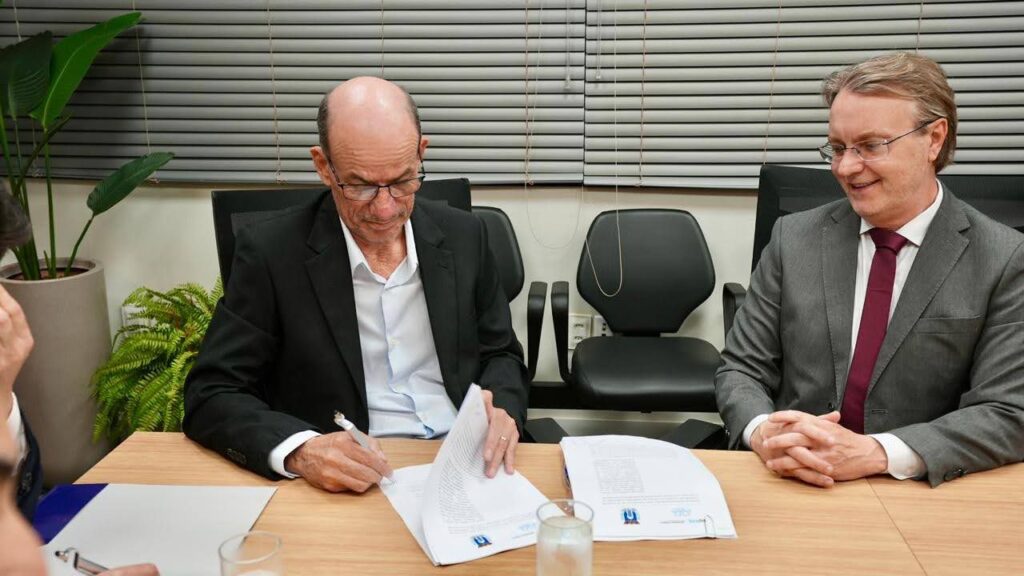 Amambai: Prefeito Sérgio Barbosa participa da assinatura de cooperação entre Prefeitura e Ministério Público para fortalecimento da proteção às vítimas de crimes violentos