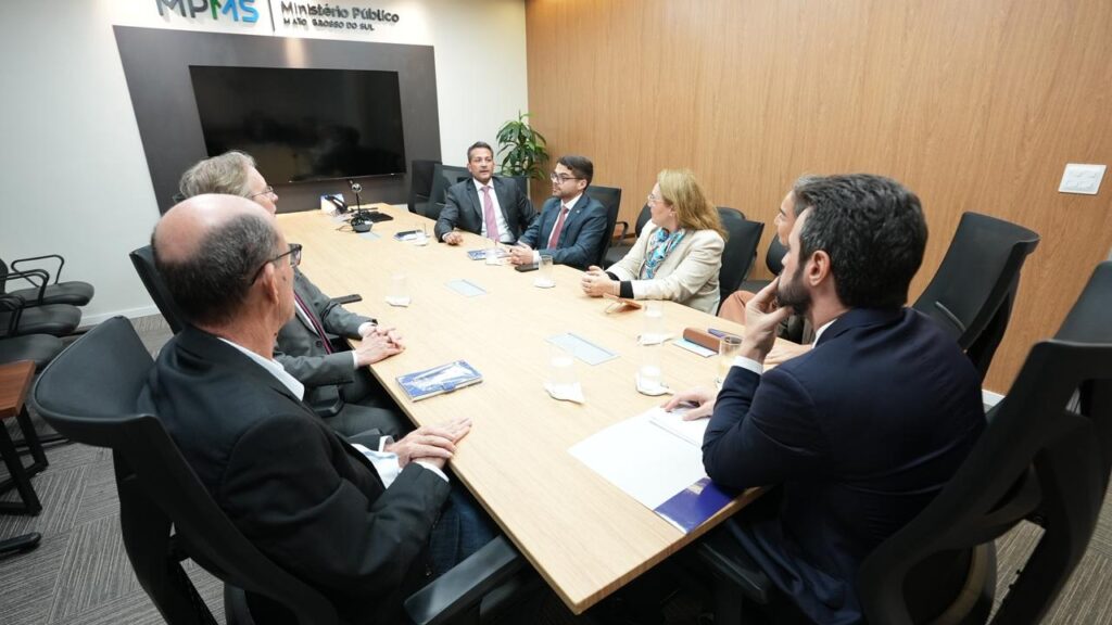 Amambai: Prefeito Sérgio Barbosa participa da assinatura de cooperação entre Prefeitura e Ministério Público para fortalecimento da proteção às vítimas de crimes violentos
