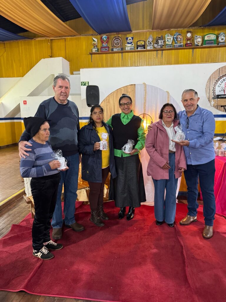 Prefeitura de Paranhos realizou encontro da Terceira Idade em comemoração ao Dia das Mães Prefeitura de Paranhos realizou encontro da Terceira Idade em comemoração ao Dia das Mães