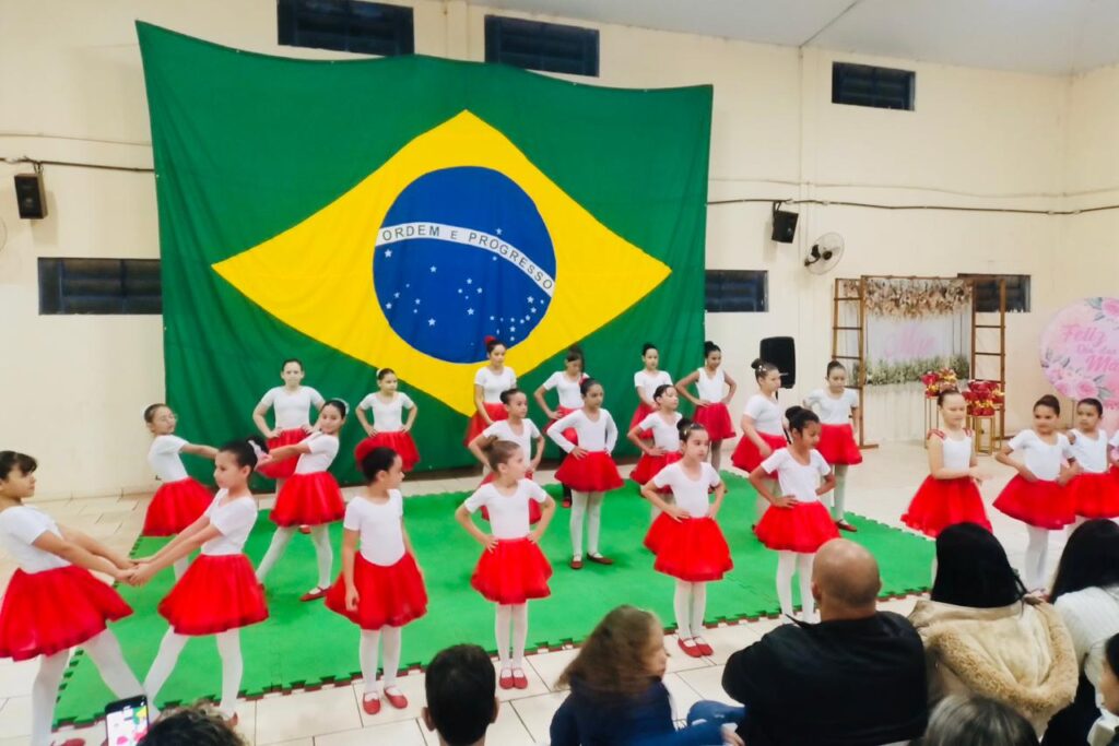 Centro da Juventude realiza evento especial em homenagem ao Dia das Mães em Amambai