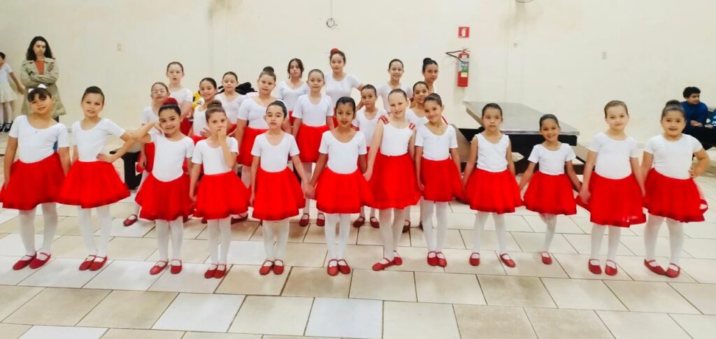 Centro da Juventude realiza evento especial em homenagem ao Dia das Mães em Amambai