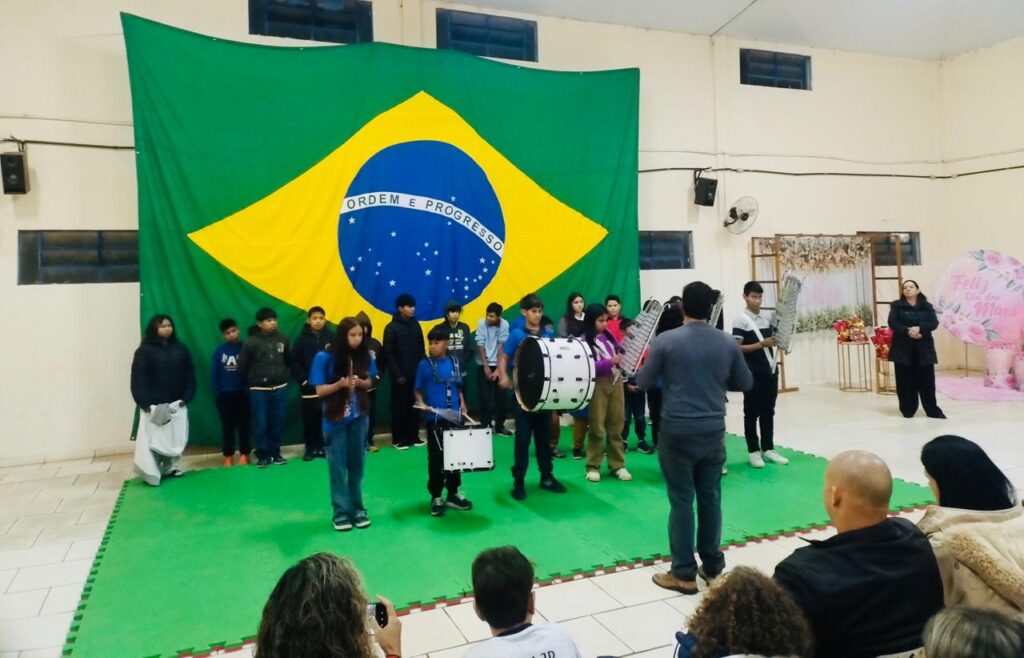 Centro da Juventude realiza evento especial em homenagem ao Dia das Mães em Amambai