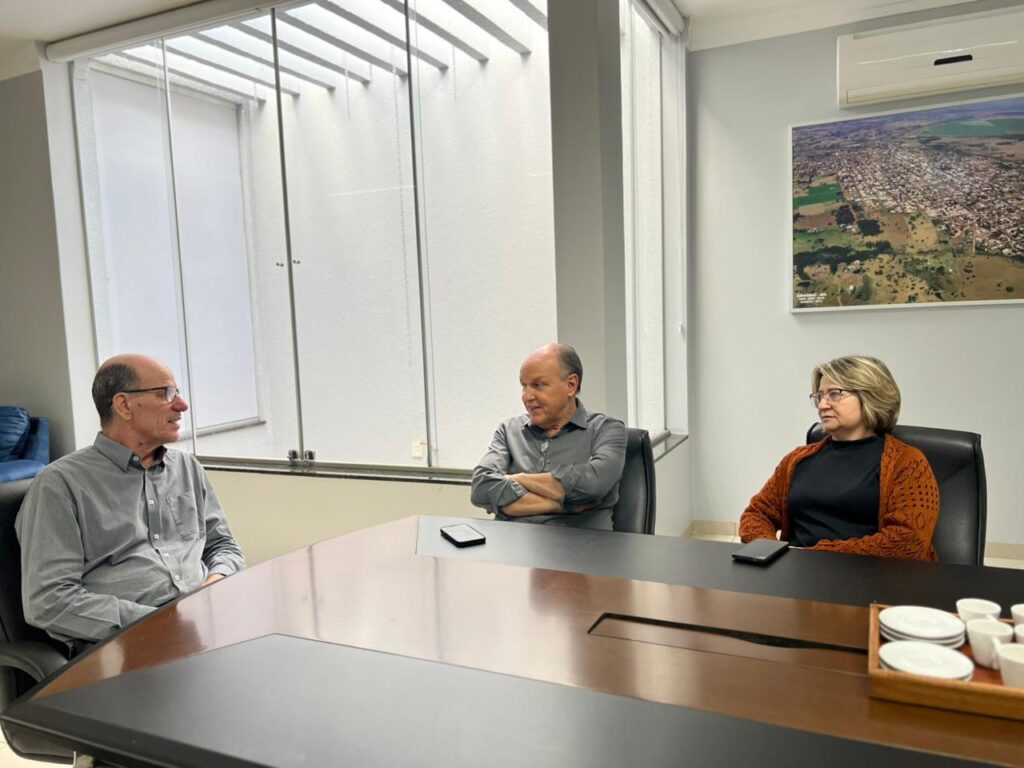 Prefeito de Amambai recebe visita institucional do deputado estadual Junior Mochi para diálogo e troca de ideias em prol do município Prefeito de Amambai recebe visita institucional do deputado estadual Junior Mochi para diálogo e troca de ideias em prol do município