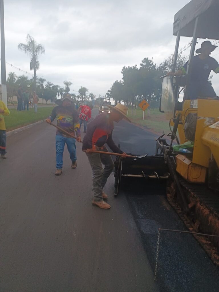 Prefeitura de Coronel Sapucaia executa recapeamento em trecho de acesso à cidade Prefeitura de Coronel Sapucaia executa recapeamento em trecho de acesso à cidade