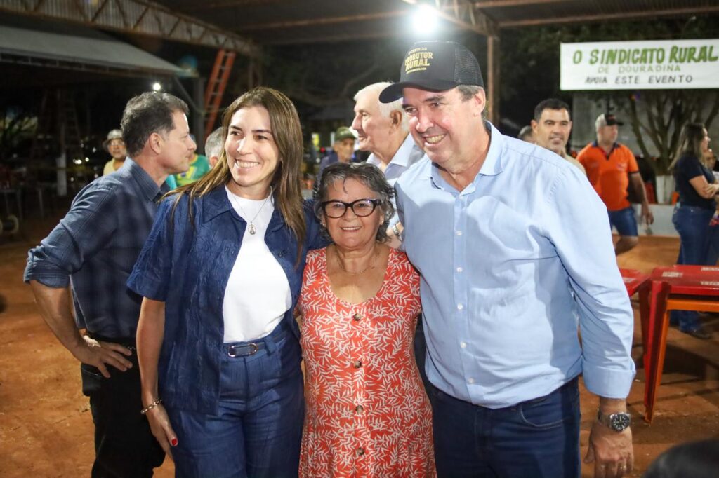 Governo de MS acompanha reta final da pavimentação no Distrito de Bocajá, em Douradina