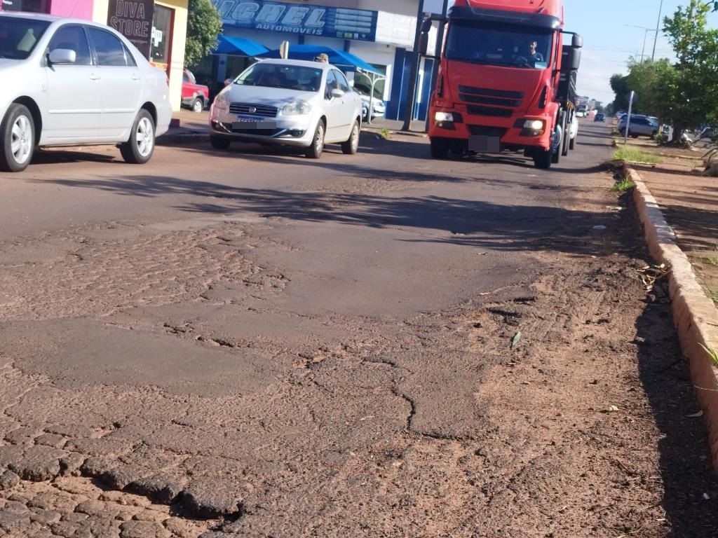 Parceria entre Governo do Estado e prefeitura garante recuperação de duas principais vias urbanas em Amambai