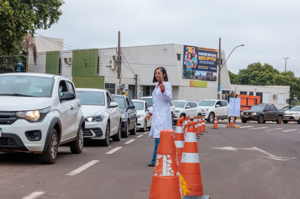 Prefeitura de Naviraí faz mais um Drive Thru de vacina nesta terça-feira Prefeitura de Naviraí faz mais um Drive Thru de vacina nesta terça-feira