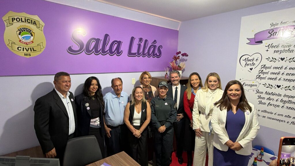 Lia Nogueira defende atendimento 24 horas para mulheres durante lançamento da Sala Lilás Lia Nogueira defende atendimento 24 horas para mulheres durante lançamento da Sala Lilás