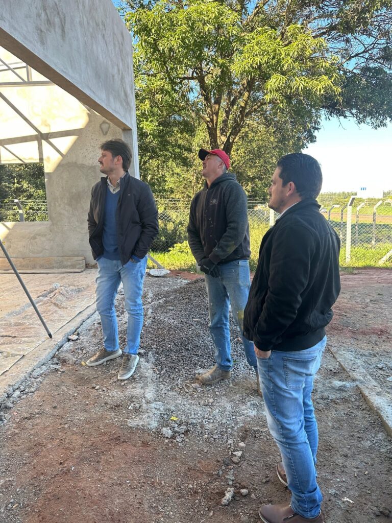 Em Itaquiraí, prefeito Thalles acompanha obras de reformas e visita Estação de Tratamento de Esgoto