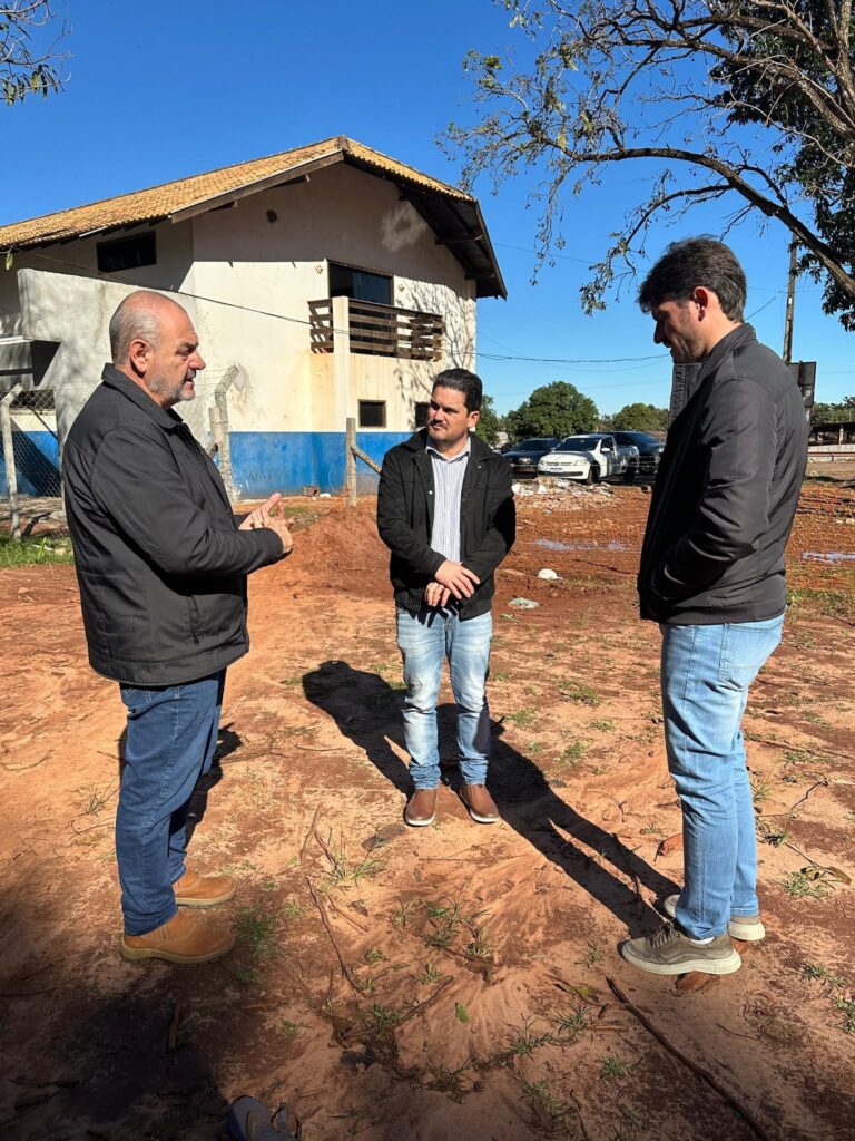 Em Itaquiraí, prefeito Thalles acompanha obras de reformas e visita Estação de Tratamento de Esgoto